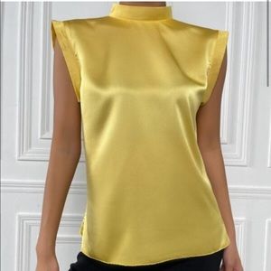 Angela Yellow gold button detail top set